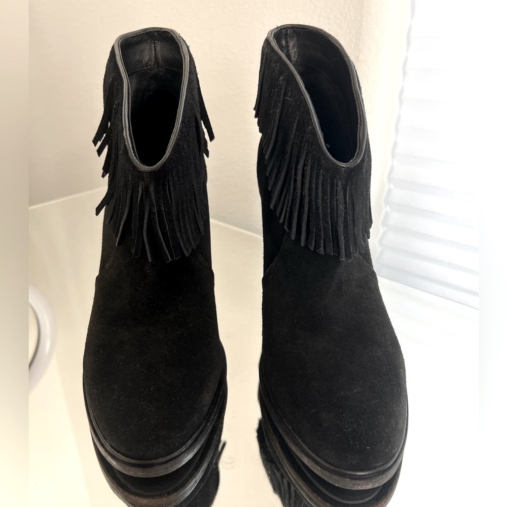 🚨SOLD🚨 JOIE Black Leather Suede Fringe Trim Western High Heel ankle Short Bootie - Picture 3 of 9